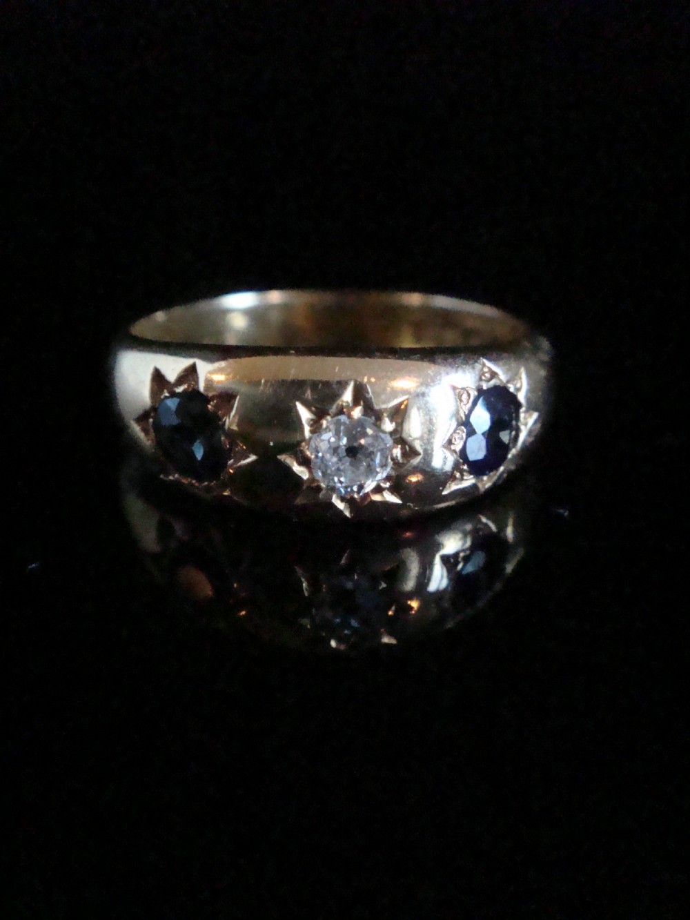 VICTORIAN 18CT YELLOW GOLD SAPPHIRE DIAMOND STAR OLD CUT DIAMOND GYPSY BAND