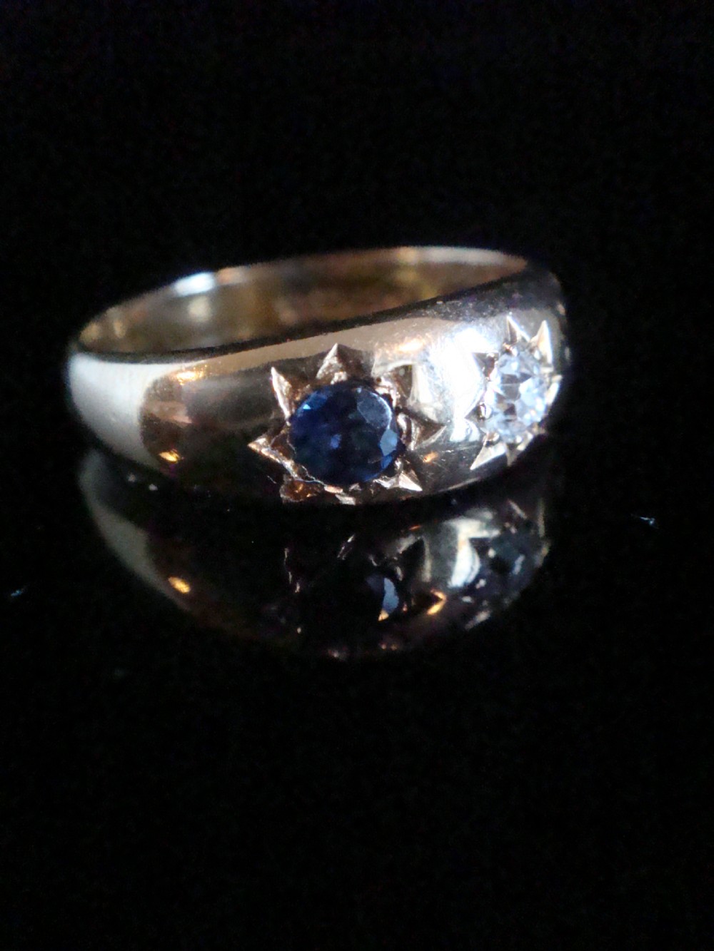 VICTORIAN 18CT YELLOW GOLD SAPPHIRE DIAMOND STAR OLD CUT DIAMOND GYPSY BAND View II