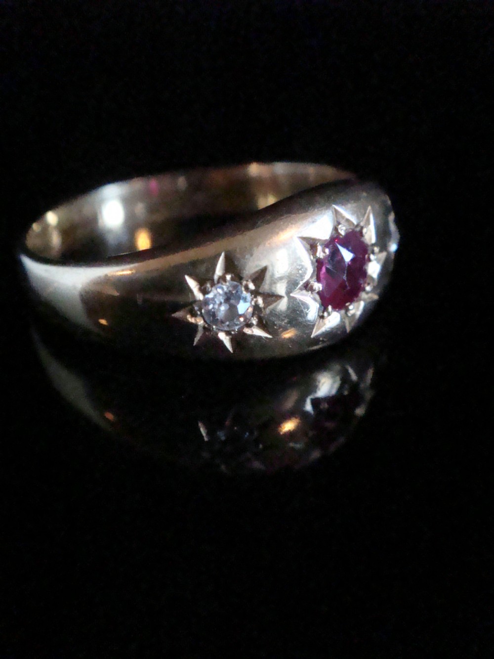 VICTORIAN 18CT YELLOW GOLD RUBY DIAMOND STAR OLD CUT DIAMOND GYPSY BAND View II