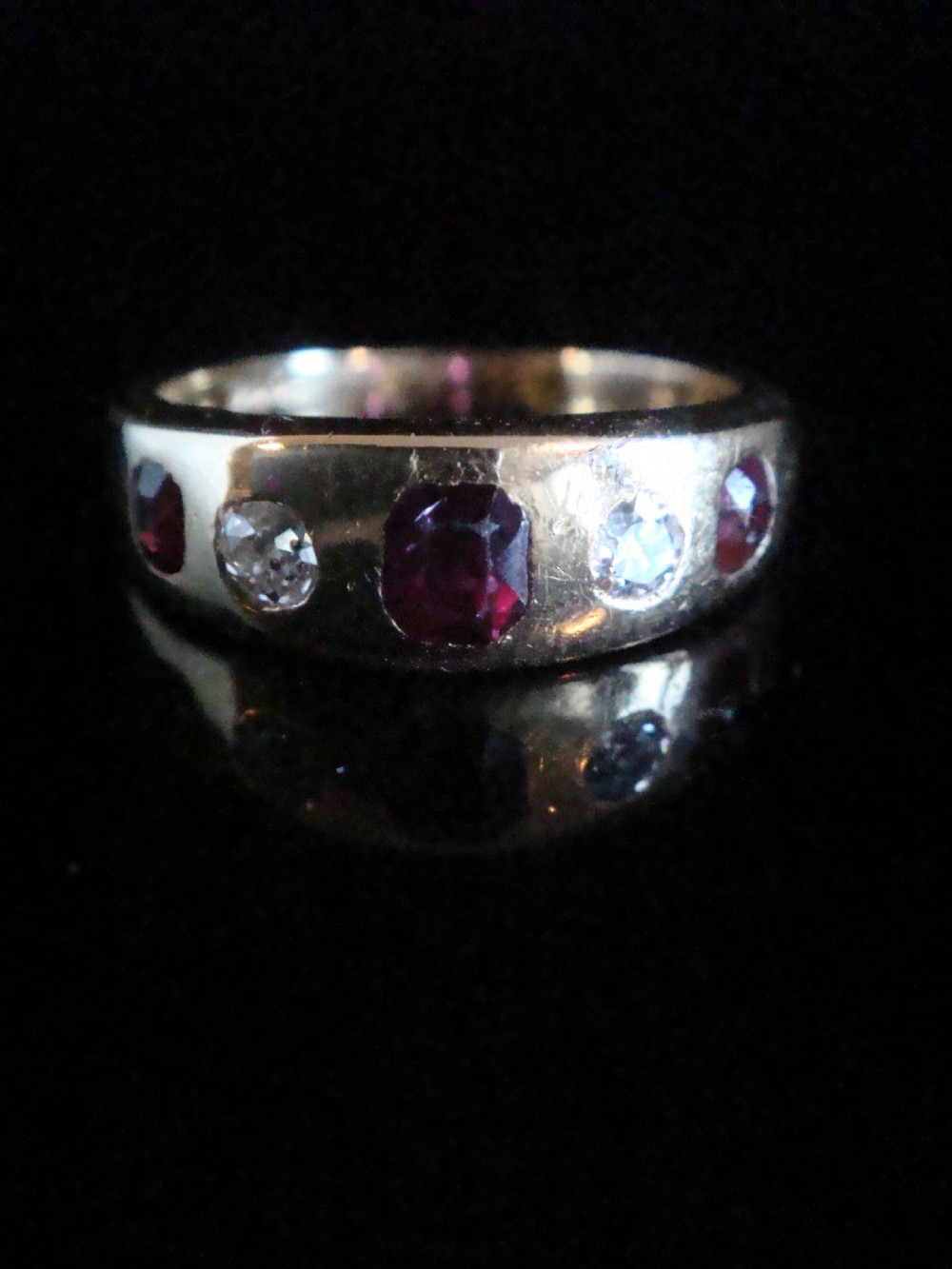 VICTORIAN 18CT YELLOW GOLD RUBY OLD CUT DIAMOND RUBY OVER GYPSY BAND
