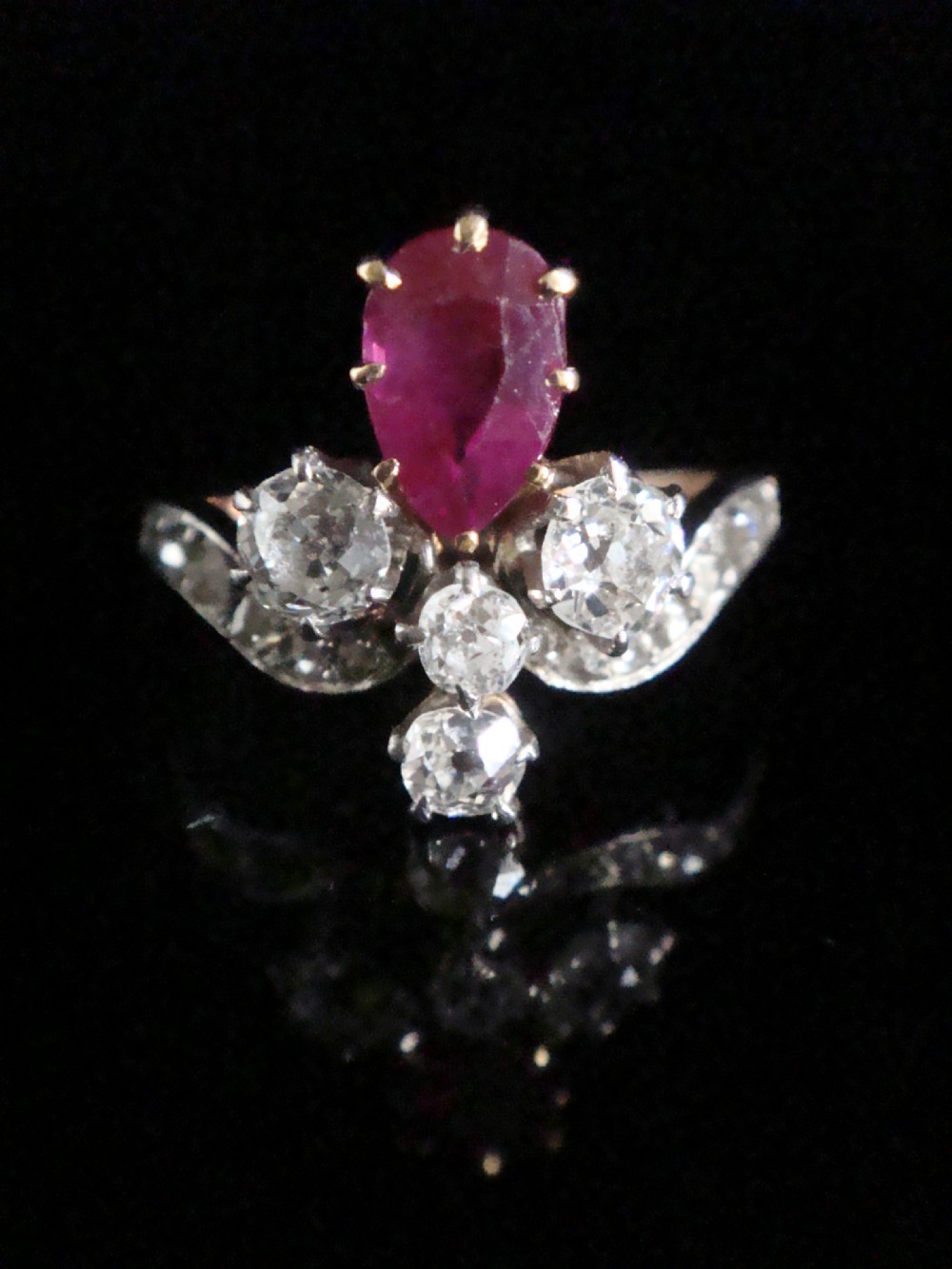 FRENCH EDWARDIAN 18CT YELLOW GOLD NATURAL RUBY OLD CUT DIAMOND TIARA RING