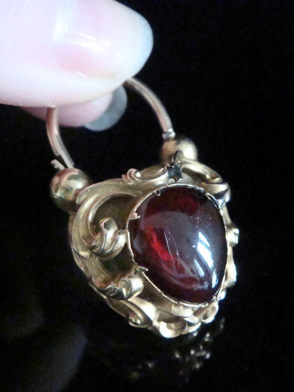 VICTORIAN HIGH CARAT 15CT LARGE CABOCHON GARNET HEART PADLOCK LOCKET 9.4G View II