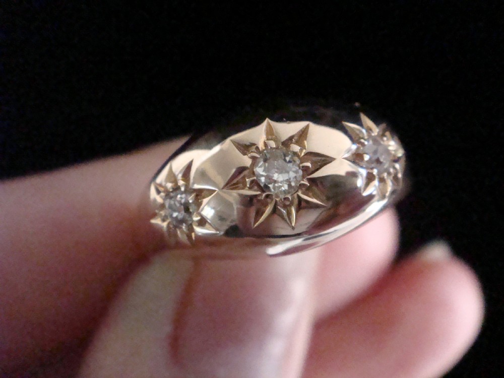 EDWARDIAN 18CT ORNATE YELLOW GOLD BAND OLD CUT DIAMOND STAR GYPSY BAND