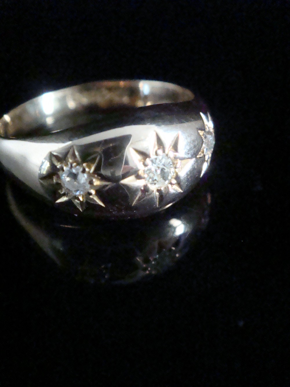 EDWARDIAN 18CT ORNATE YELLOW GOLD BAND OLD CUT DIAMOND STAR GYPSY BAND View V