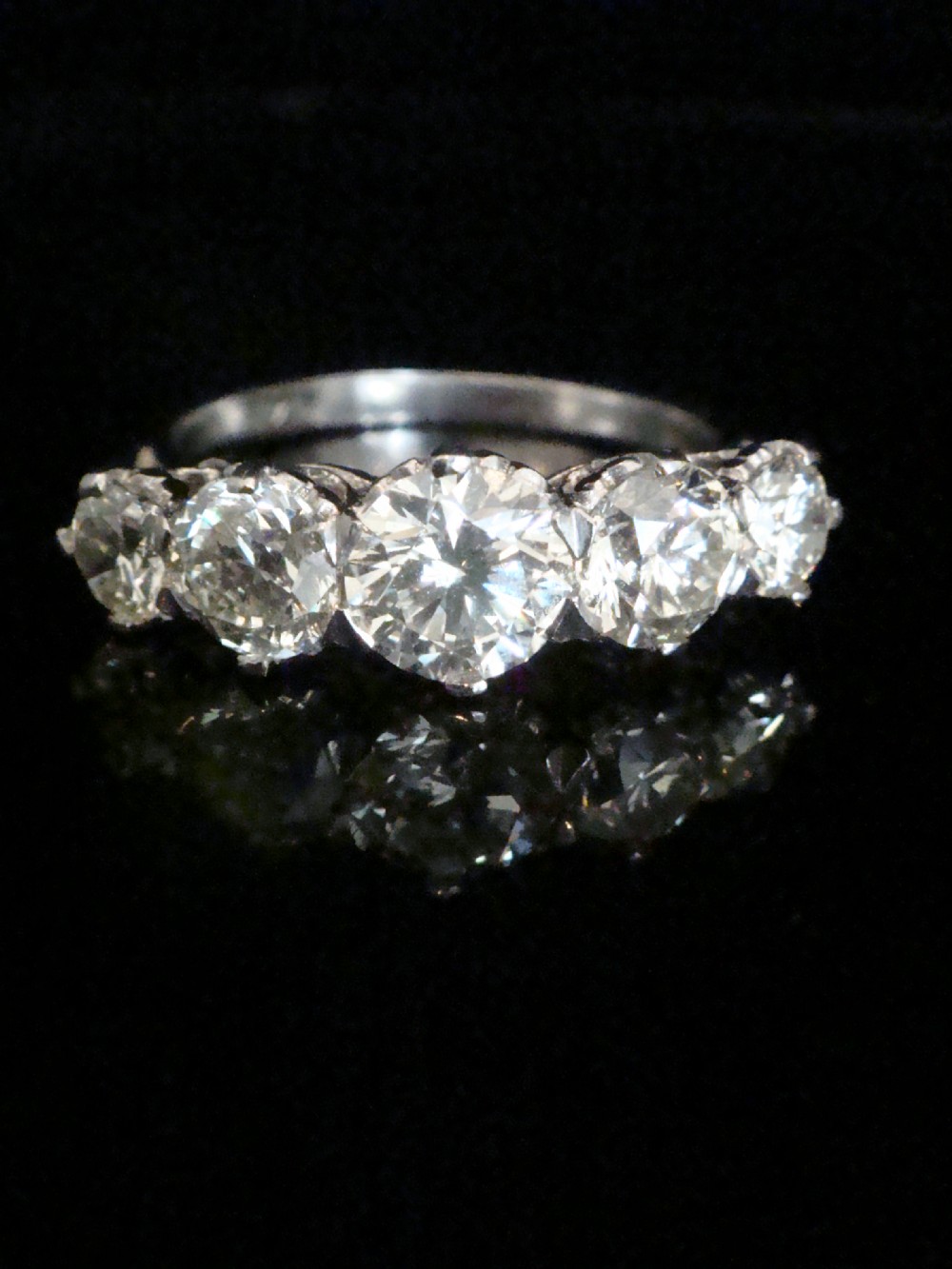 1960s PLATINUM DIAMOND 5 STONE RING 2.15CT VS1-VS2 H-I COLOUR