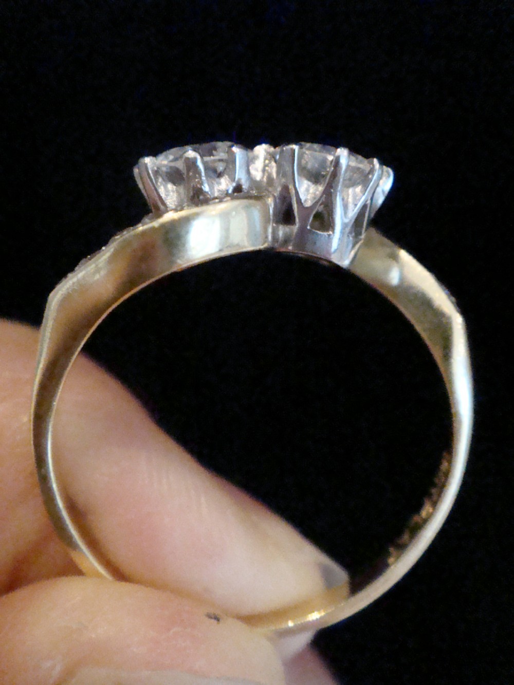 EDWARDIAN 18CT PLATINUM 1.30CT TRANSITIONAL CUT TOI ET MOI H-I COLOUR VS1-SI1 View II