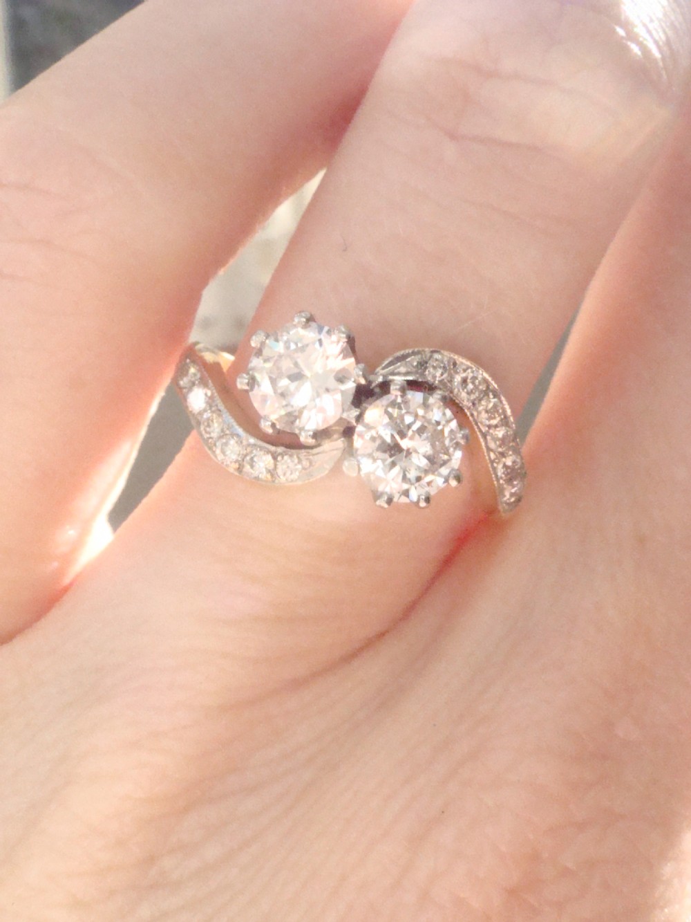 EDWARDIAN 18CT PLATINUM 1.30CT TRANSITIONAL CUT TOI ET MOI H-I COLOUR VS1-SI1 View V