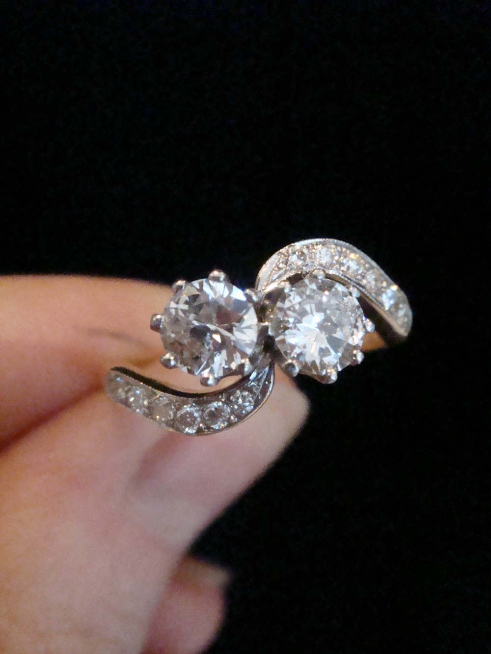 EDWARDIAN 18CT PLATINUM 1.30CT TRANSITIONAL CUT TOI ET MOI H-I COLOUR VS1-SI1