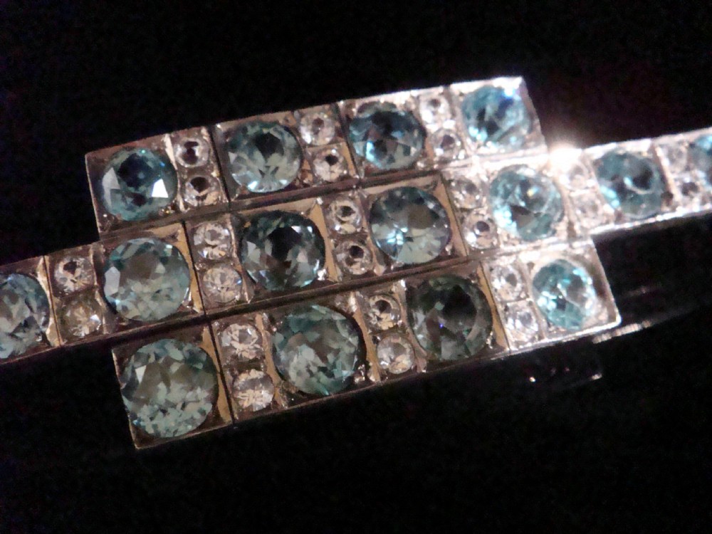 EDWARDIAN 9CT WHITE GOLD / SILVER 16CT BLUE ZIRCON AND WHITE ZIRCON BROOCH View II