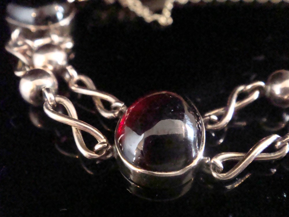 EDWARDIAN 9CT LARGE CABOCHON GARNET CURB BRACELET 15.3G View III