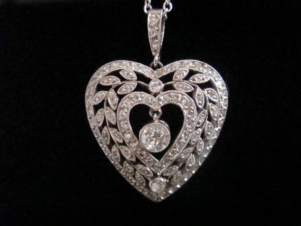 ORIGINAL EDWARDIAN PLATINUM DIAMOND HEART PENDANT 1.10CT ON WHITE GOLD CHAIN