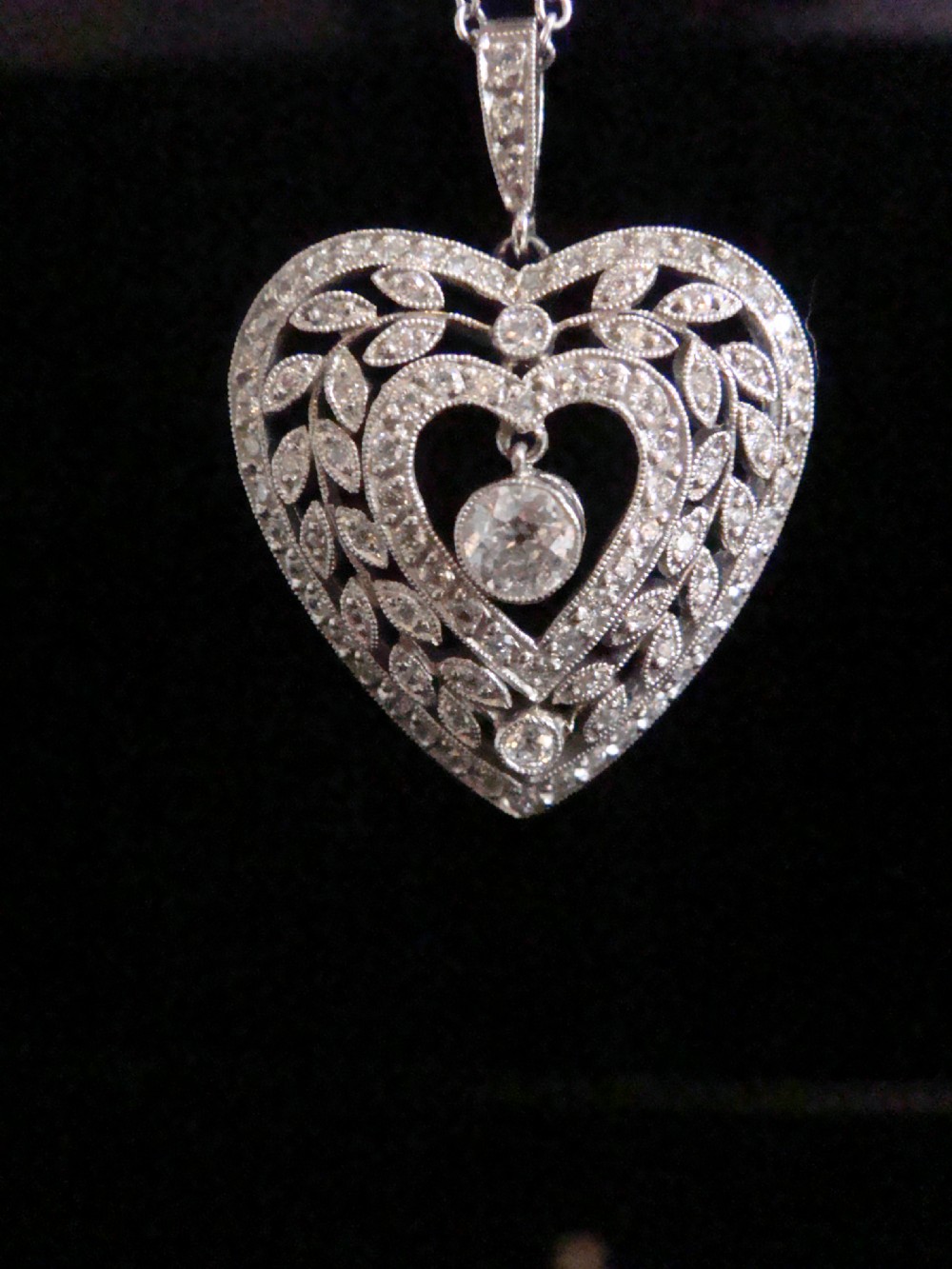 ORIGINAL EDWARDIAN PLATINUM DIAMOND HEART PENDANT 1.10CT ON WHITE GOLD CHAIN View II