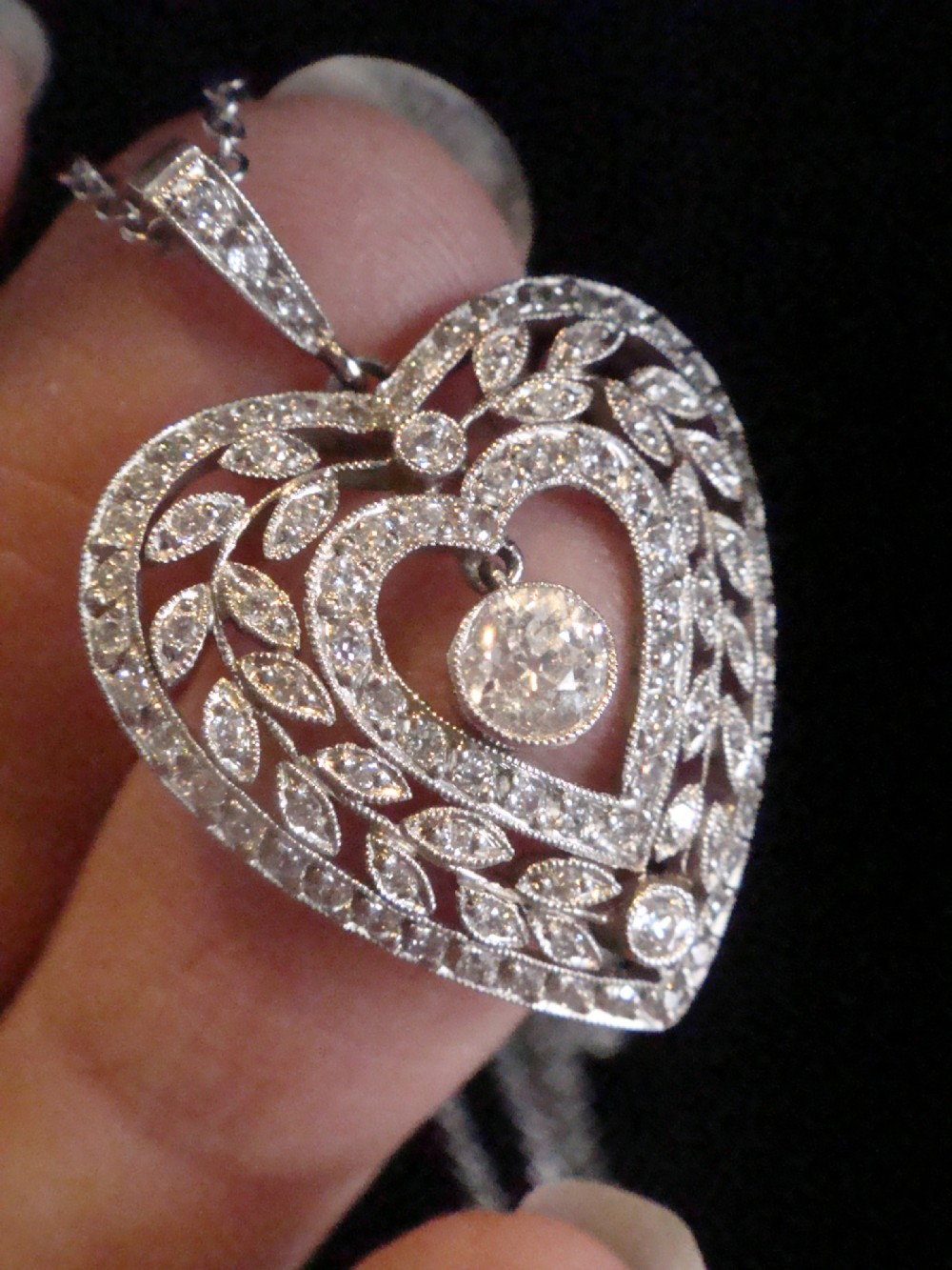 ORIGINAL EDWARDIAN PLATINUM DIAMOND HEART PENDANT 1.10CT ON WHITE GOLD CHAIN View III