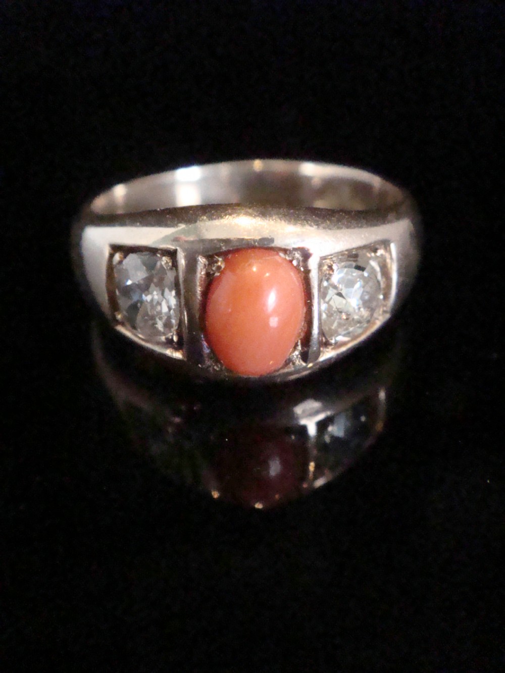 VICTORIAN 15CT YELLOW GOLD NATURAL CORAL DIAMOND OLD CUT DIAMOND 0.80 GYPSY BAND