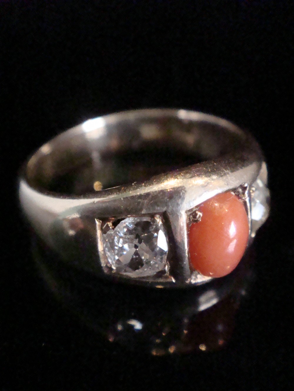 VICTORIAN 15CT YELLOW GOLD NATURAL CORAL DIAMOND OLD CUT DIAMOND 0.80 GYPSY BAND View II