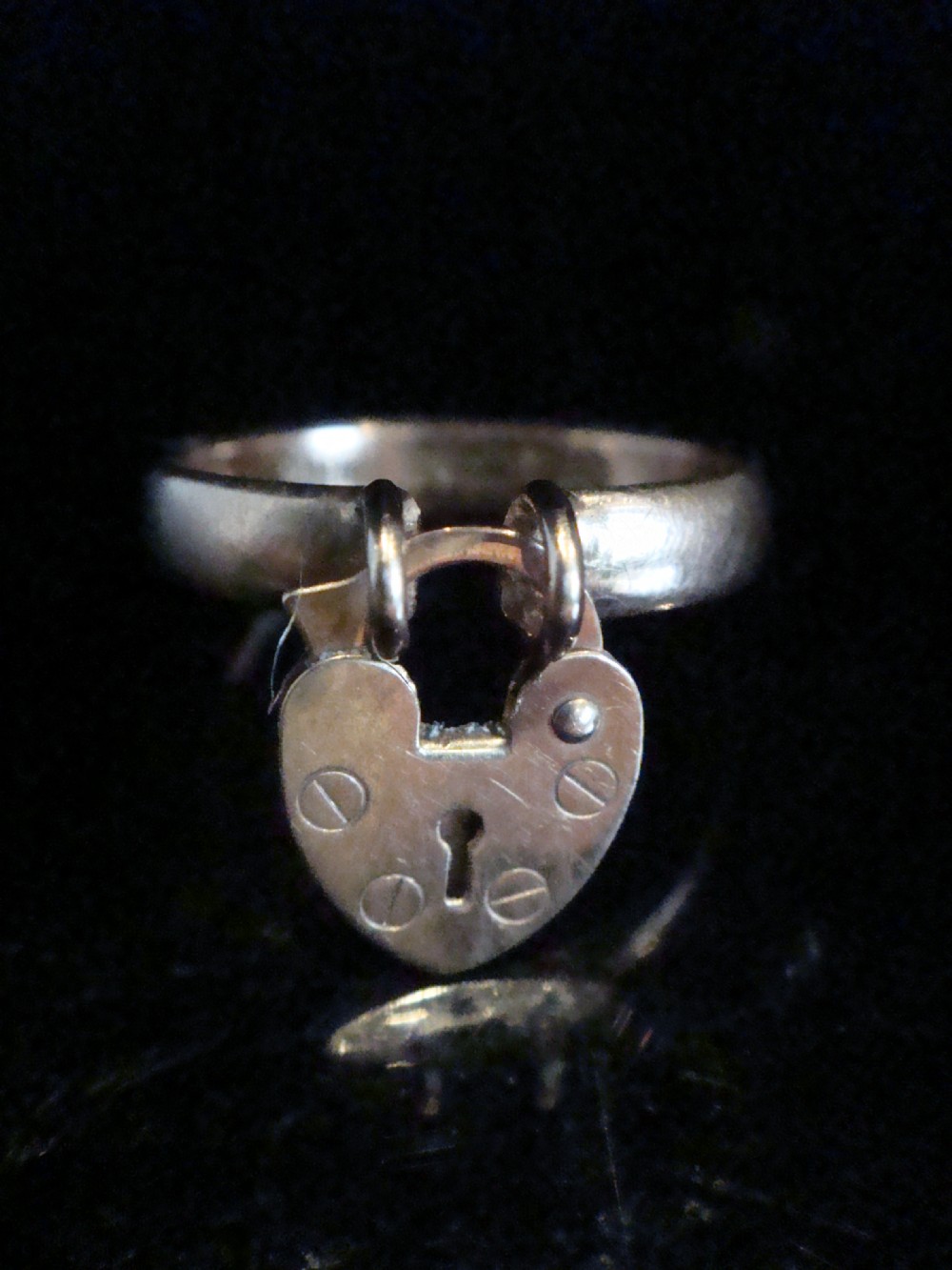 EDWARDIAN 9CT PADLOCK HEART RING 3G
