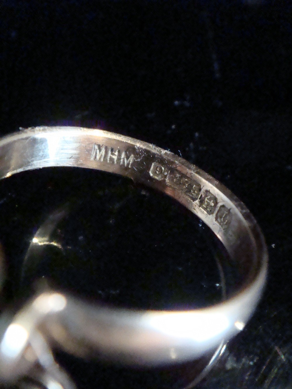 EDWARDIAN 9CT PADLOCK HEART RING 3G View II