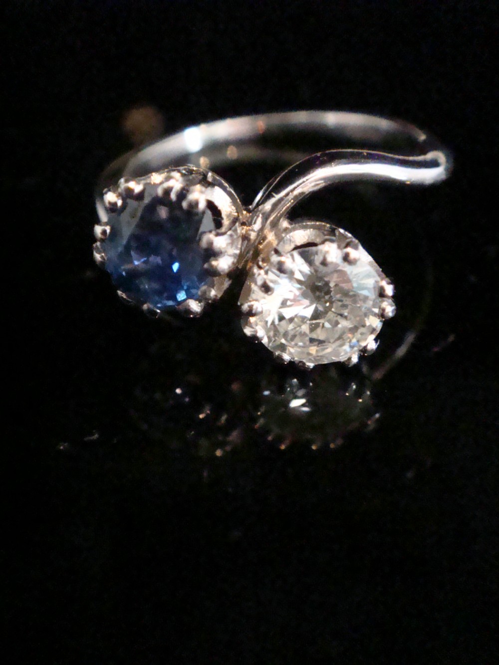 EDWARDIAN 18CT WG SAPPHIRE OLD TRANSITIONAL CUT DIAMOND 0.85CT TOI ET MOI RING