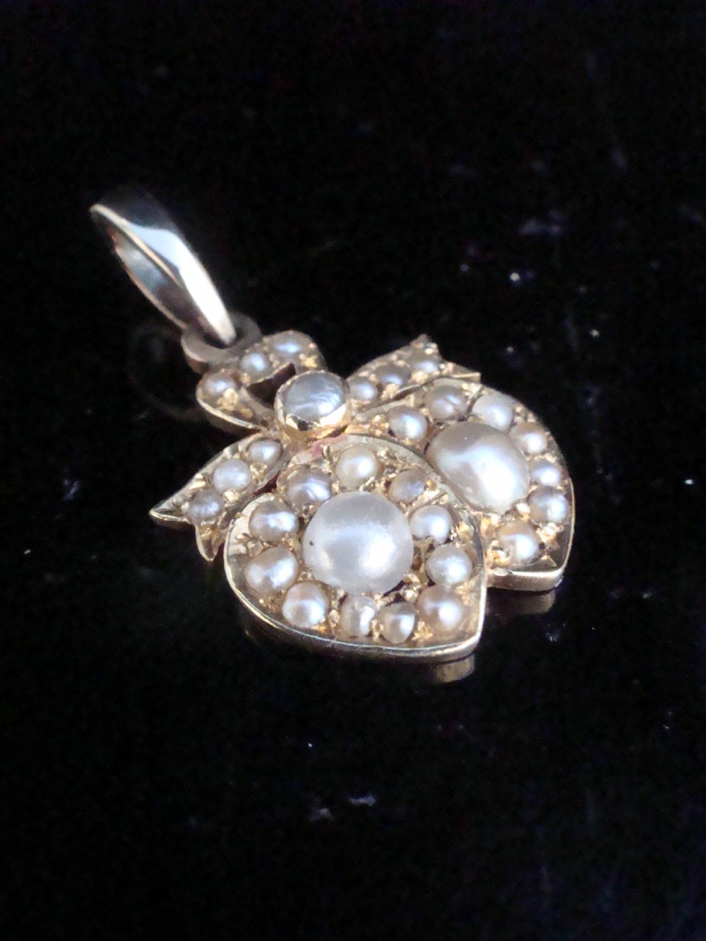 Victorian high carat 15ct yellow gold seed pearl double heart pendant View II