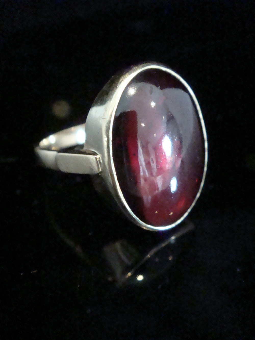 EDWARDIAN 9CT LARGE CABOCHON GARNET RING 5.1G RING SIZE O 1/2 View II