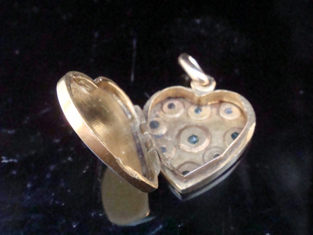 EDWARDIAN 18CT YELLOW GOLD EMERALD AND DIAMOND HEART LOCKET View IV
