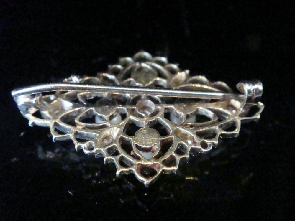 GENUINE ART NOUVEAU EDWARDIAN 18CT PLATINUM OLD CUT DIAMOND PEARL BROOCH View II