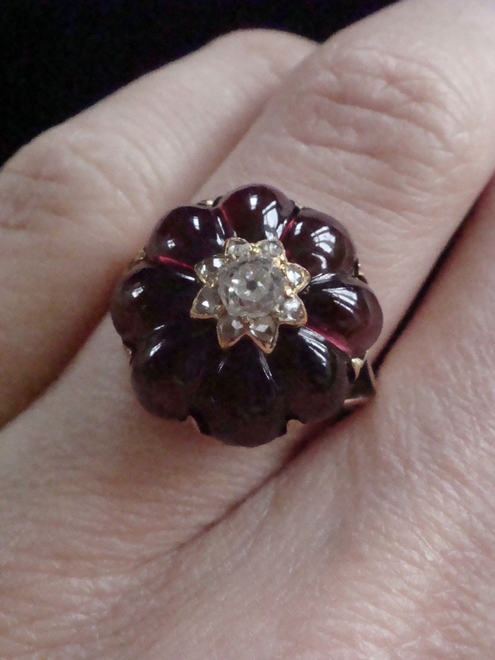 VICTORIAN 15CT CABOCHON GARNET OLD CUT DIAMOND STAR CLUSTER