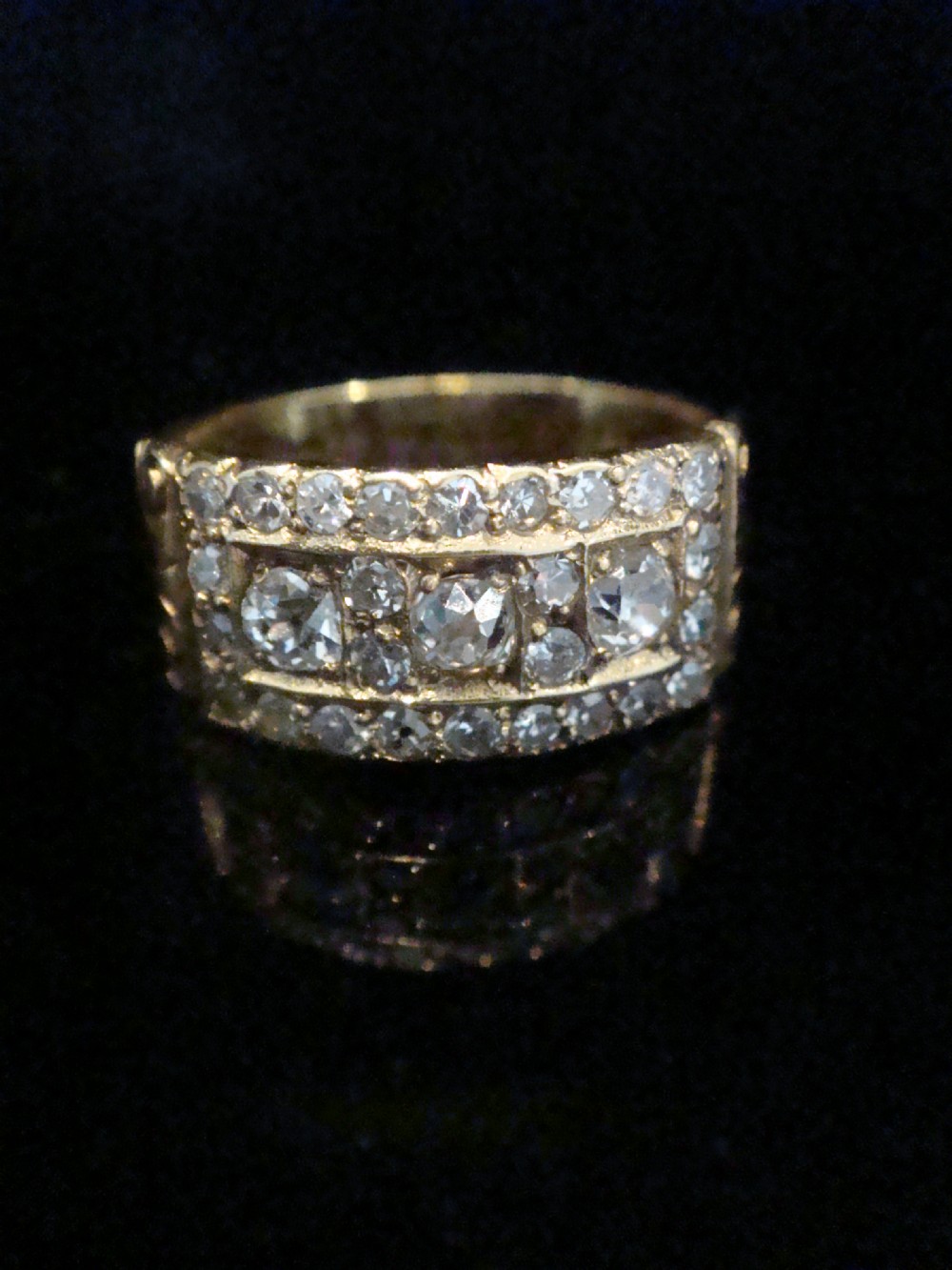 Early Victorian 18ct yellow gold old cut diamond pave set ring