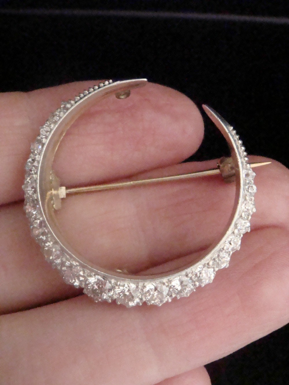 EDWARDIAN 18CT YELLOW GOLD PLATINUM NATURAL DIAMOND CRESCENT BROOCH 1.70CT View III