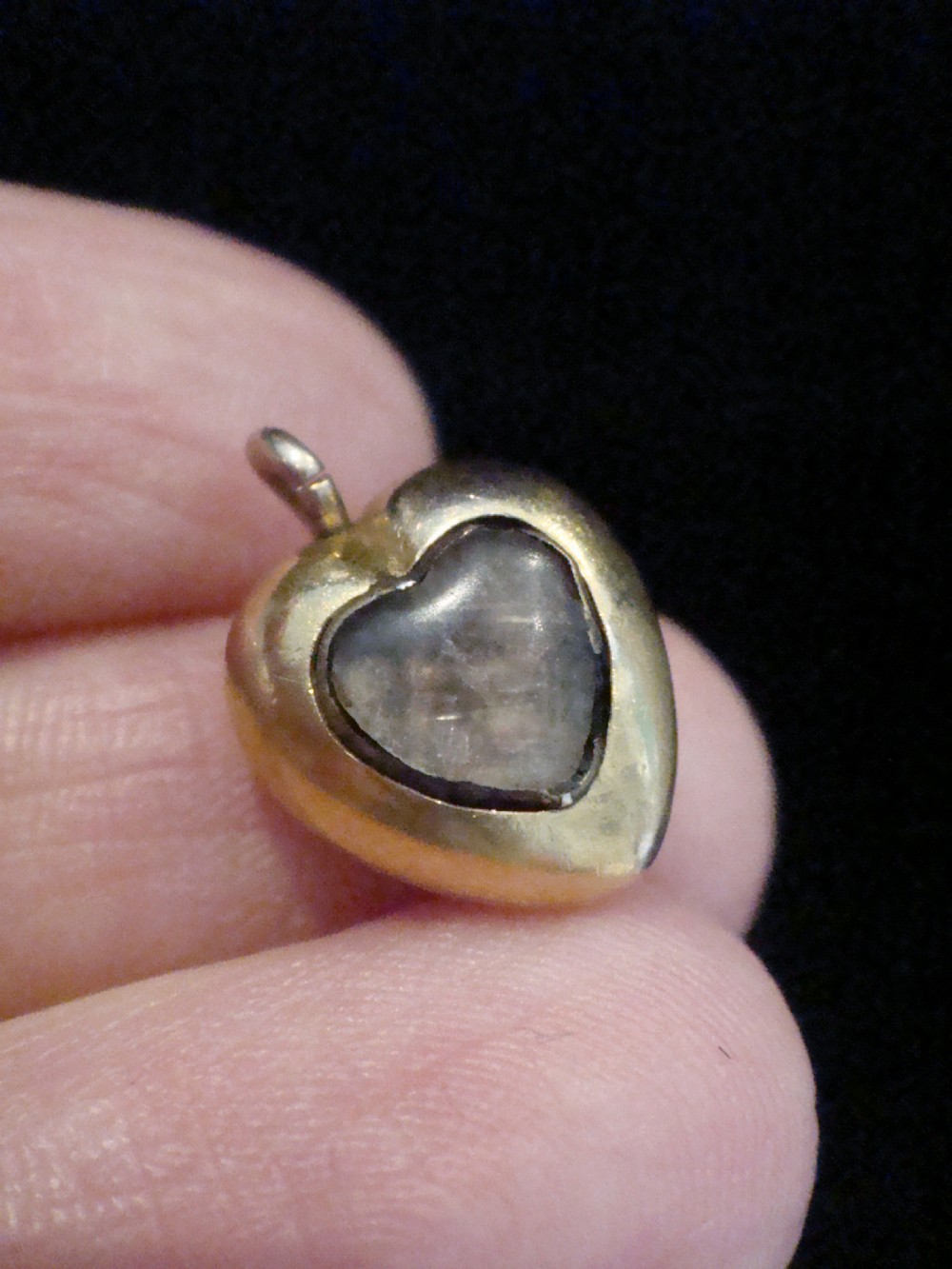 VICTORIAN 15CT HIGH CARAT HEART MEMORIAL PUFF PENDANT LOCKET 1.2g View II
