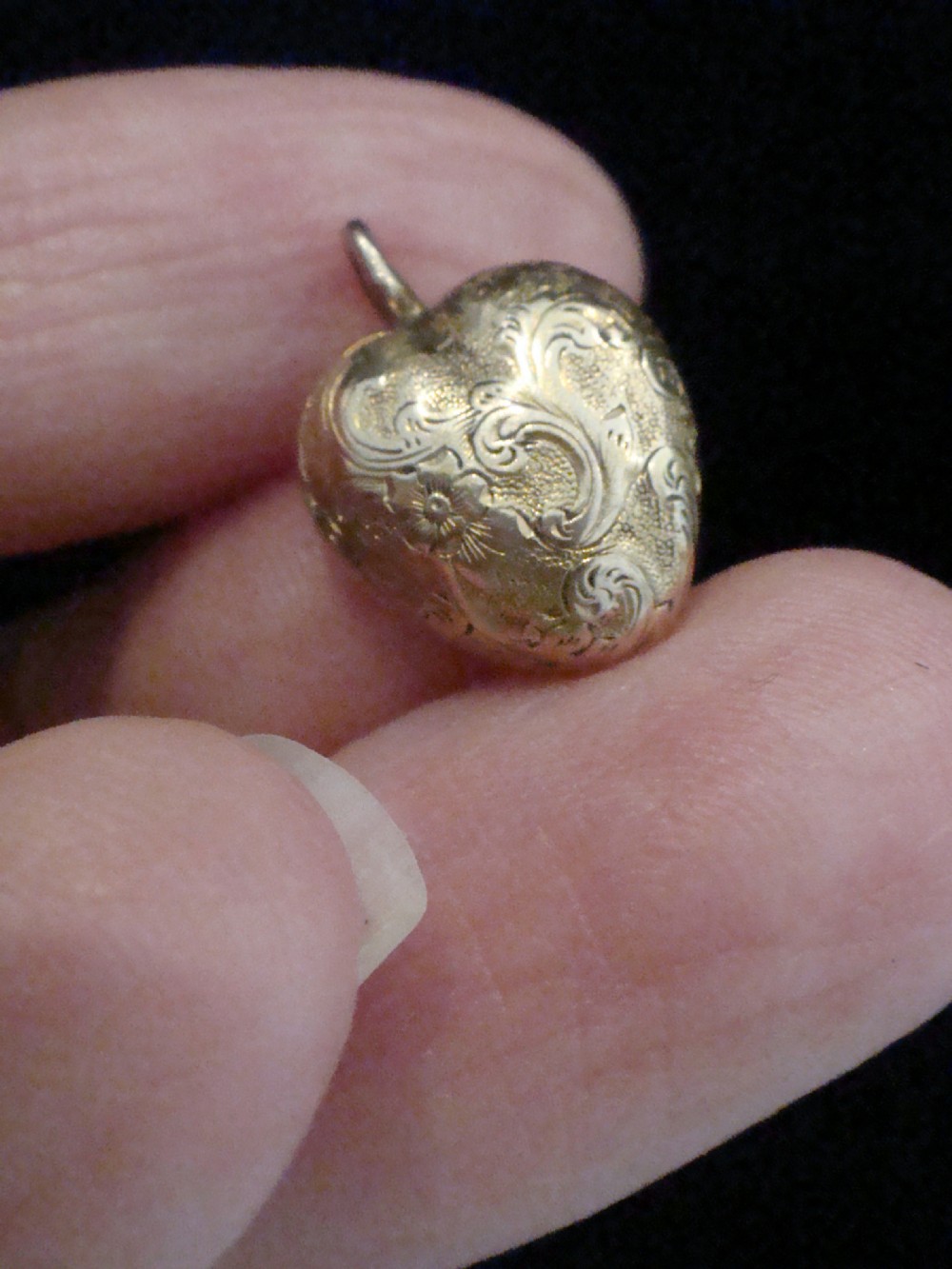 VICTORIAN 15CT HIGH CARAT HEART MEMORIAL PUFF PENDANT LOCKET 1.2g View III