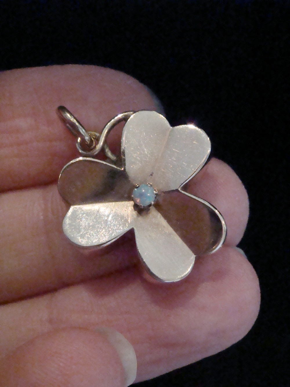 Edwardian 9ct rose gold natural opal clover locket pendant 2.1g View II