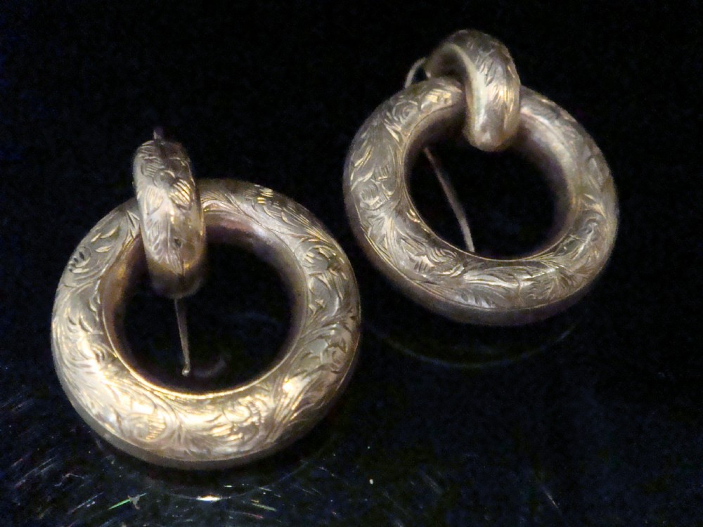 A pair of Victorian 15ct gold hollow circular hoop earrings featuring hand-engraved scrollwork.