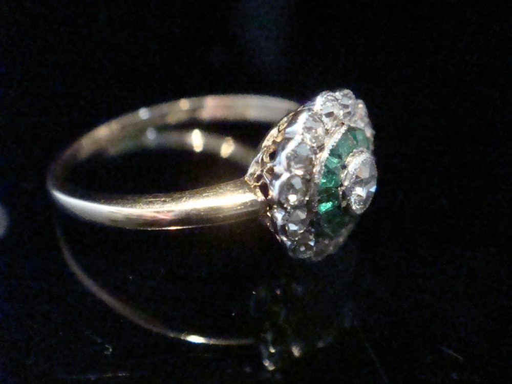 EDWARDIAN ART DECO 18CT EMERALD DIAMOND TARGET CLUSTER RING View II