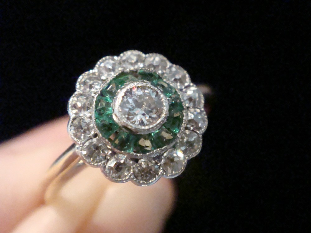 EDWARDIAN ART DECO 18CT EMERALD DIAMOND TARGET CLUSTER RING View VI