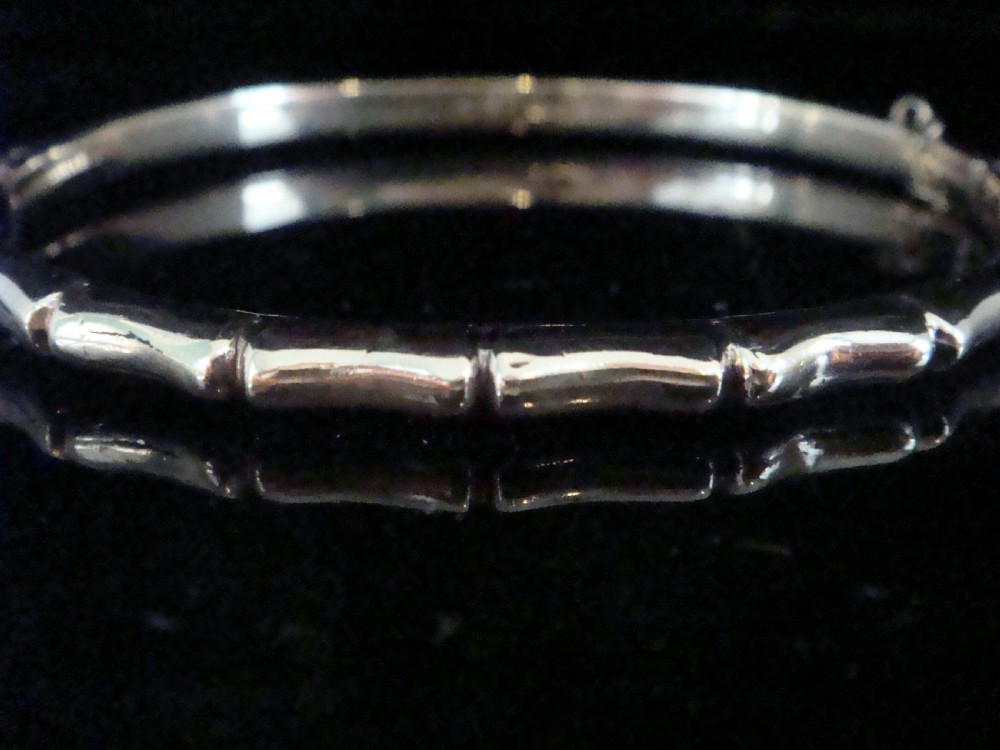 Vintage bamboo bangle 6.5g View II