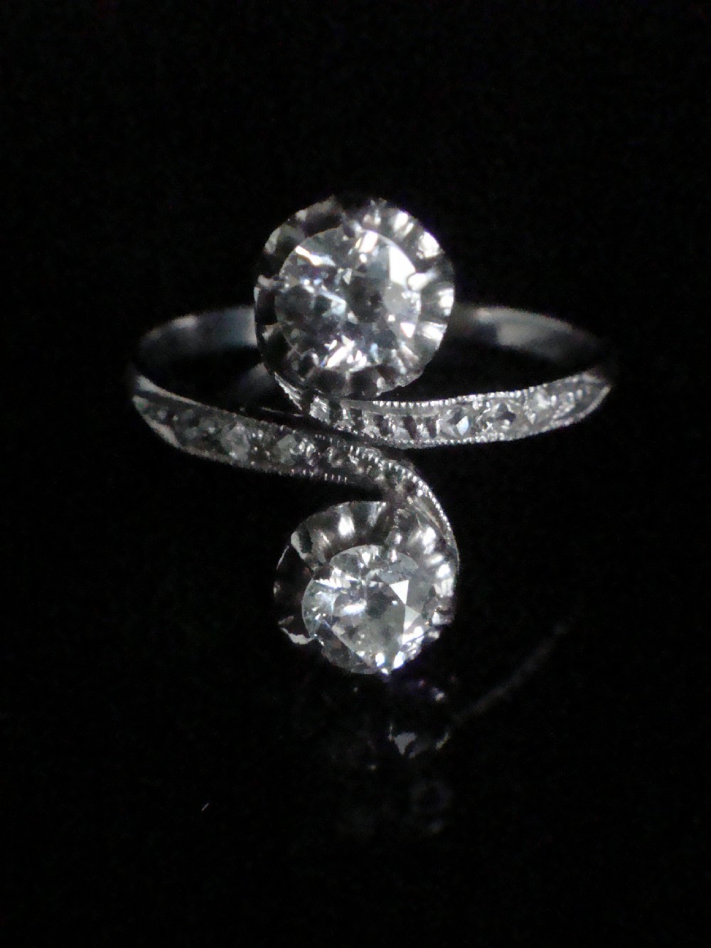 EDWARDIAN 18CT WHITE GOLD OLD CUT DIAMOND TOI ET MOI 0.40CT View II