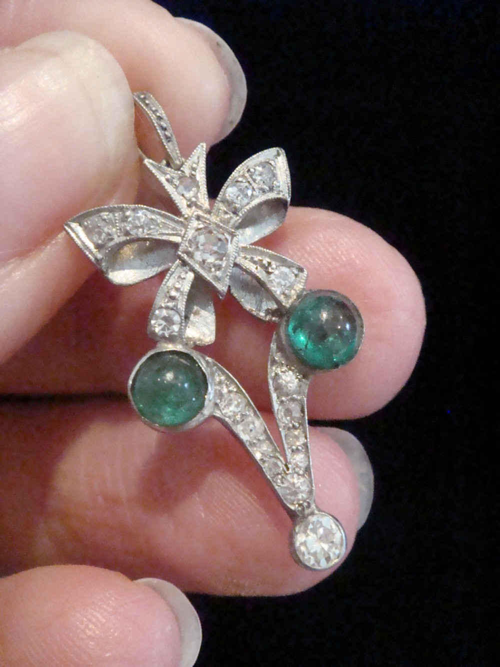 EDWARDIAN FRENCH PLATINUM CABOCHON EMERALD AND DIAMOND PENDANT View IV