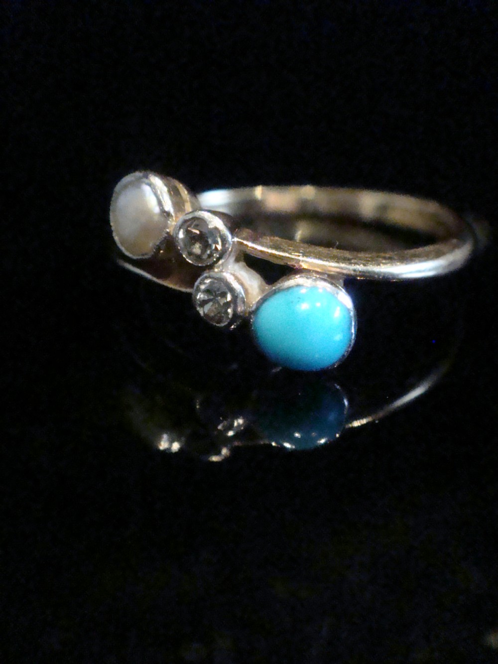 An Edwardian 18ct yellow gold crossover ring set with a turquoise cabochon, a pearl, and two accent diamonds. View III