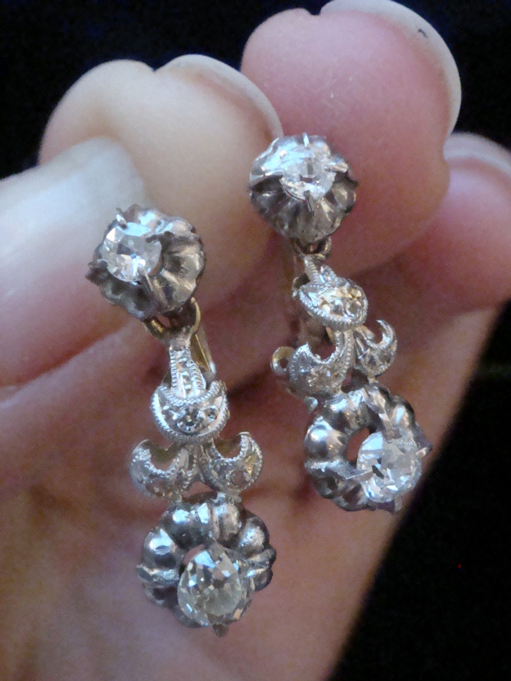 Edwardian French 18ct yellow gold ring old cut diamond drop earrings View II