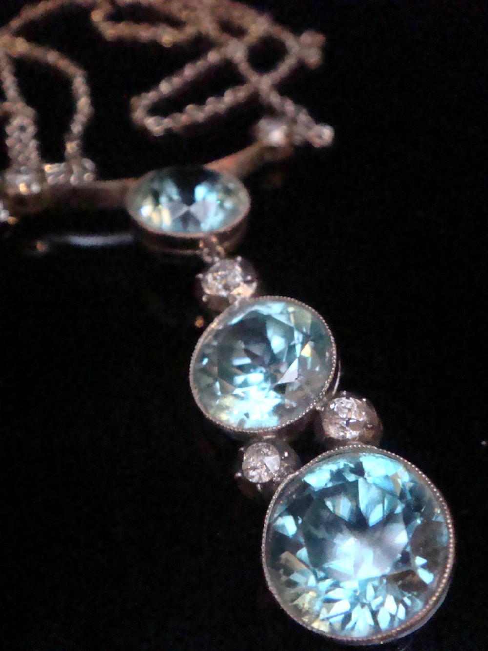 EDWARDIAN 9CT WHITE GOLD LARGE NATURAL BLUE ZIRCON DIAMOND NECKLACE