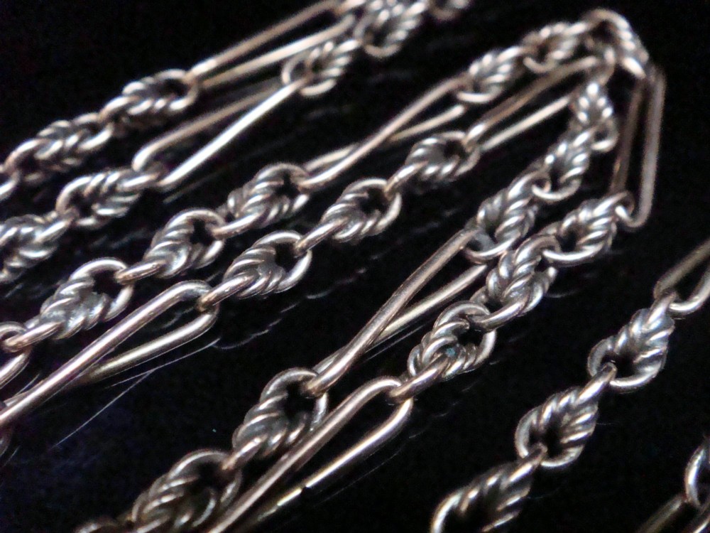 An Edwardian 9ct yellow gold chain featuring alternating twisted rope links, elongated wire links, and a swivel clasp. View III