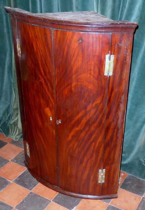 GEORGE III MAHOGANY BOW FRONT CORNER CUPBOARD - ADDITIONAL PHOTO 1