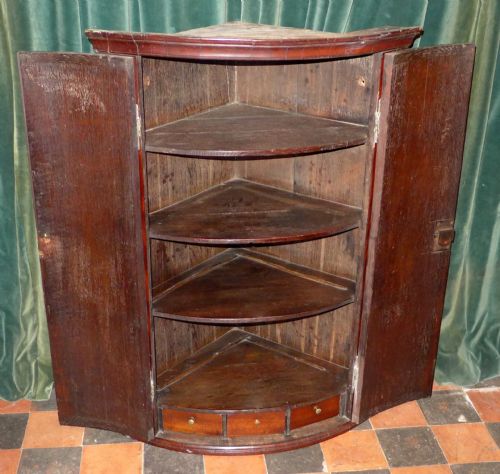 GEORGE III MAHOGANY BOW FRONT CORNER CUPBOARD - ADDITIONAL PHOTO 2