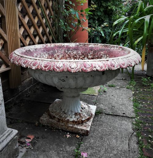 Large 19th Cent Cast Iron Garden Urn