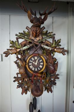 LARGE MUSICAL BLACK FOREST CUCKOO CLOCK