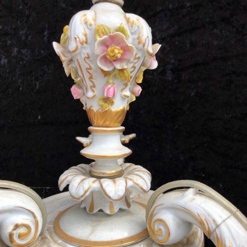 THREE LIGHT CAPODIMONTE ANTIQUE CHANDELIER - ADDITIONAL PHOTO 4