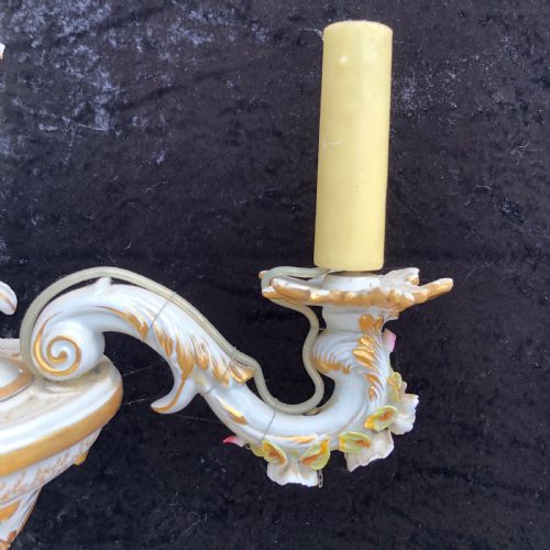 THREE LIGHT CAPODIMONTE ANTIQUE CHANDELIER - ADDITIONAL PHOTO 5