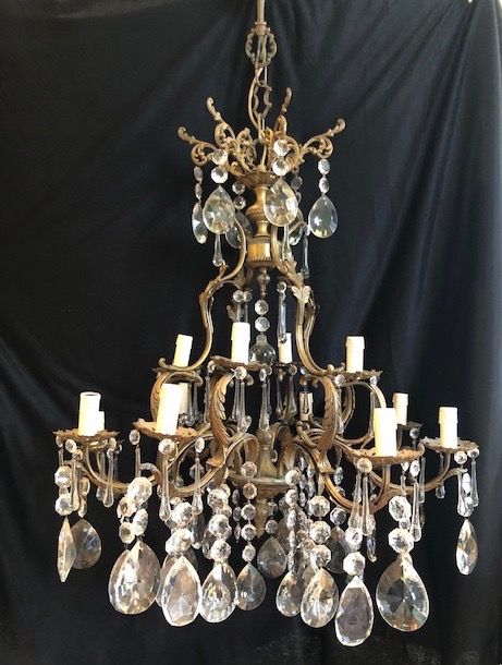 A LARGE TWELVE LIGHT DARK FRAMED ITALIAN TWO TIER ANTIQUE CHANDELIER