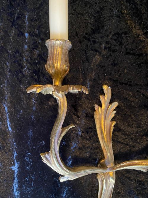 A PAIR OF FRENCH ROCOCO BRASS ANTIQUE WALLLIGHTS FOR CANDLES - ADDITIONAL PHOTO 1
